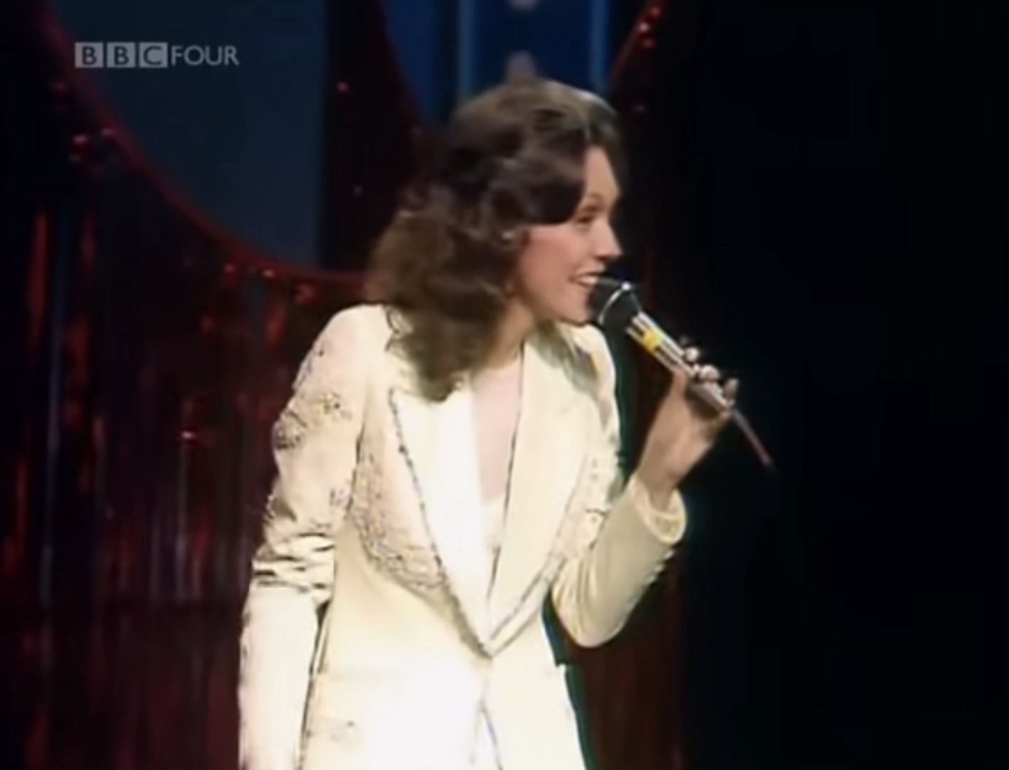 Carpenters in Concert at the New London Theatre - 1976: A Timeless Performance That Continues to Captivate

